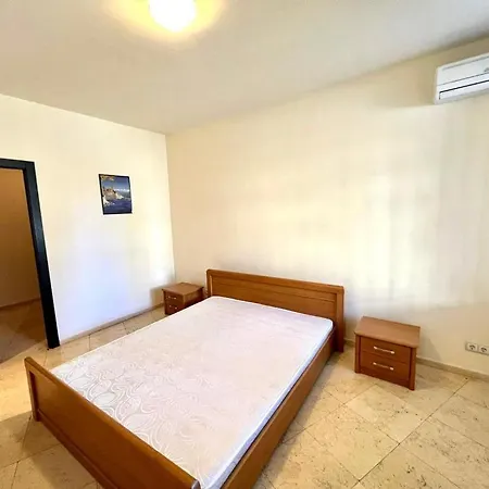 Eden Of Garden, Vlas Daire Sveti Vlas